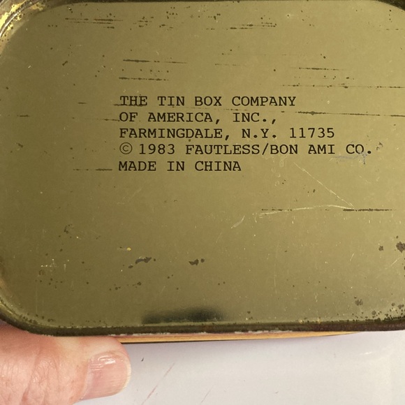 3/$15 Vintage Small Advertising Tins - Picture 3 of 8